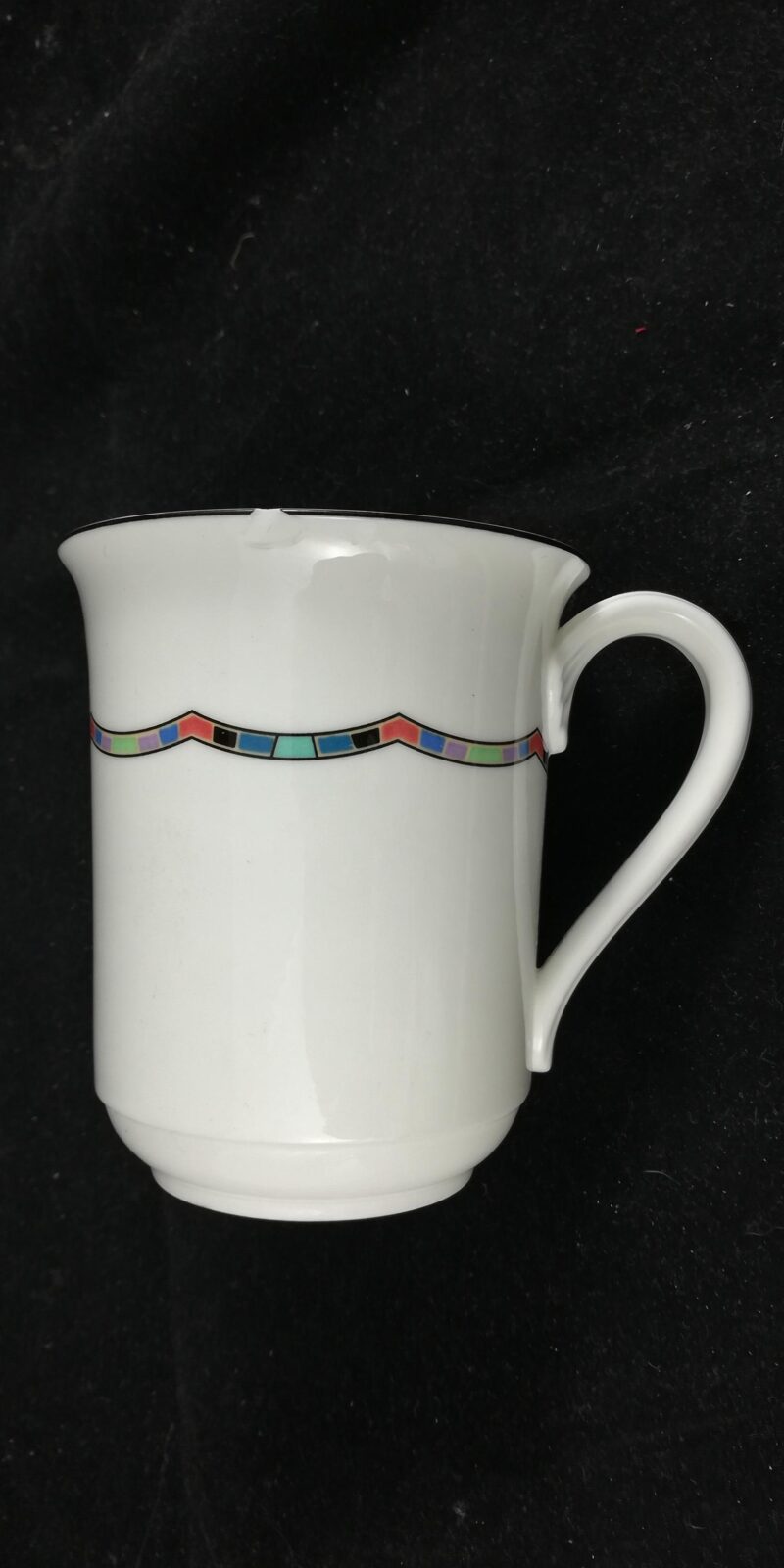 Henkelbecher von Izmir mit Abplatzer am Rand