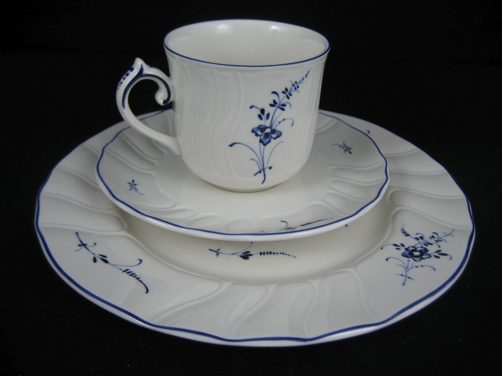 Kaffeegedeck Kaffeetasse mit Unterteller und Kuchenteller