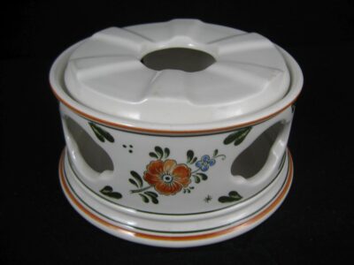 Stövchen aus Porzellan